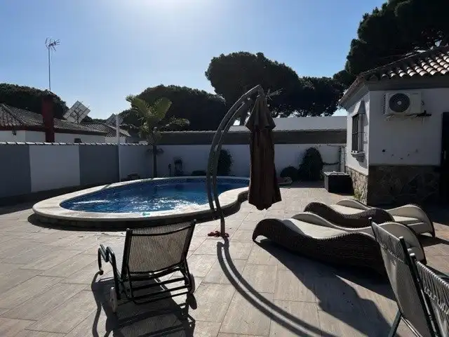 Piscina de Casa o xalet de lloguer en Chiclana de la Frontera amb Aire condicionat, Jardí privat i Terrassa