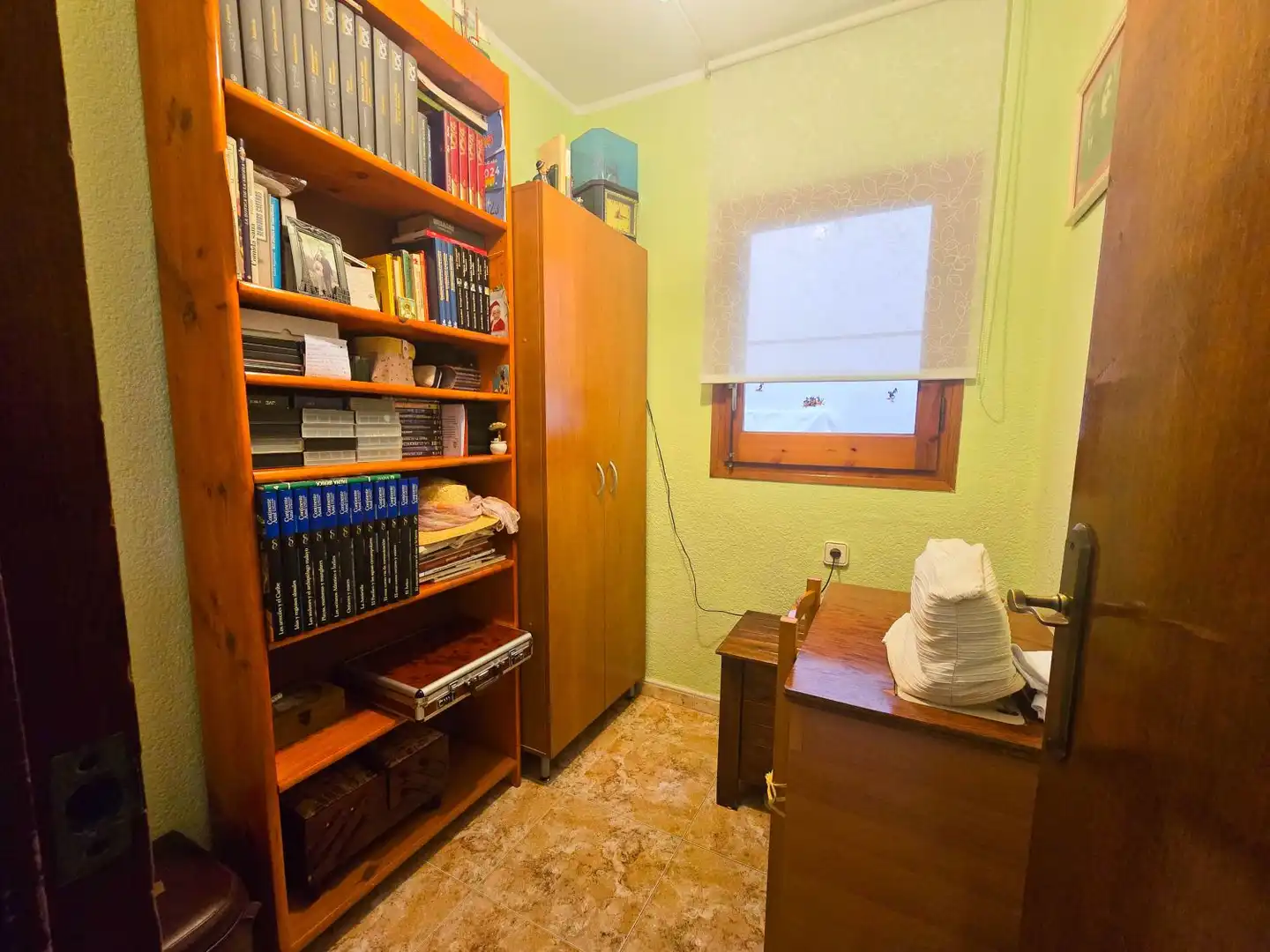 Habitación de Casa adosada en venta en Ripollet con Calefacción, Trastero y Horno