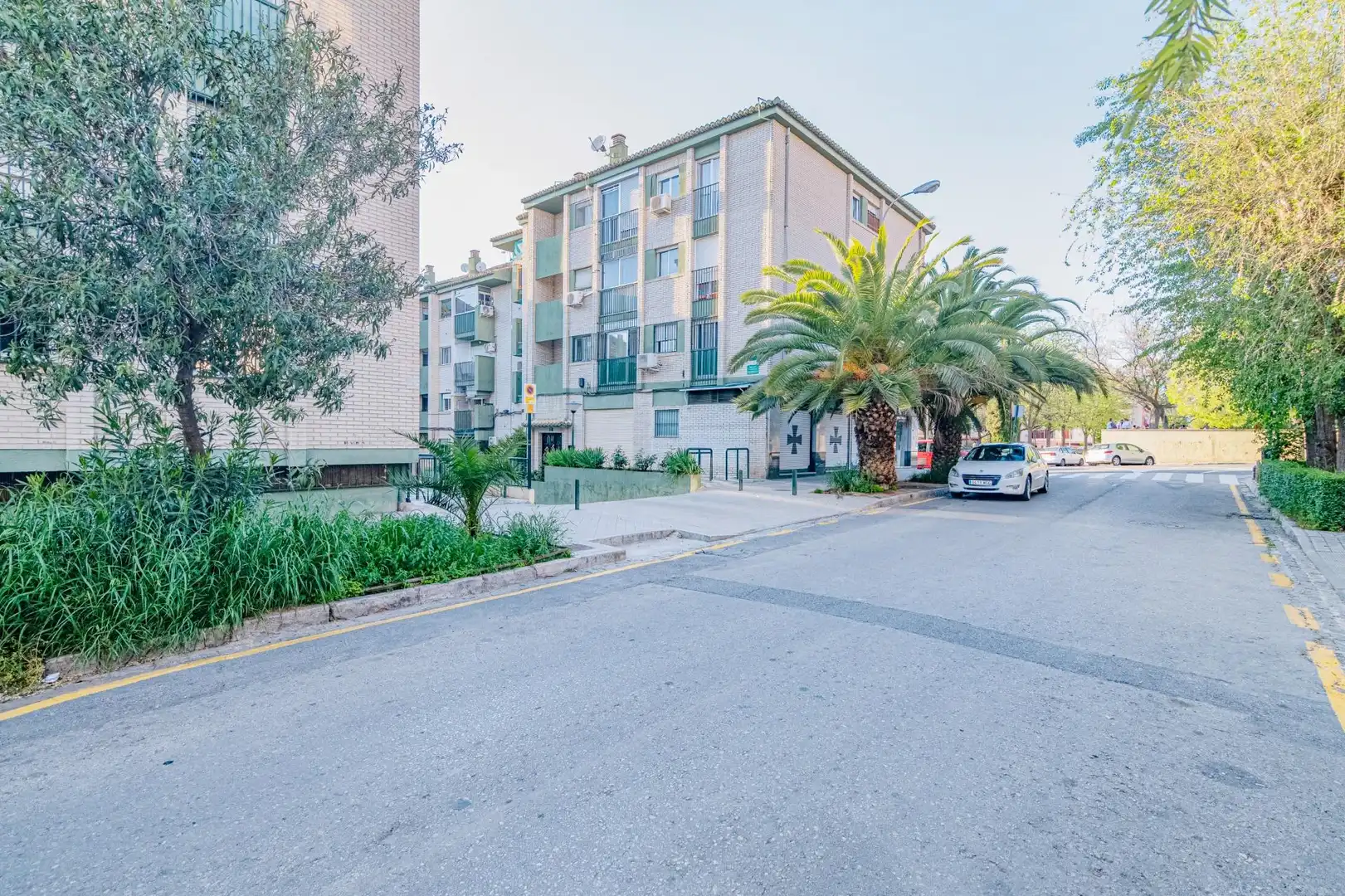 Exterior view of Flat for sale in Granada  with Air Conditioner, Heating and Furnished