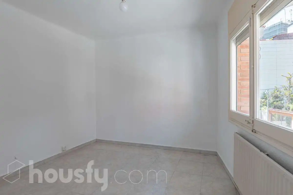 Bedroom of Flat for sale in Barcelona