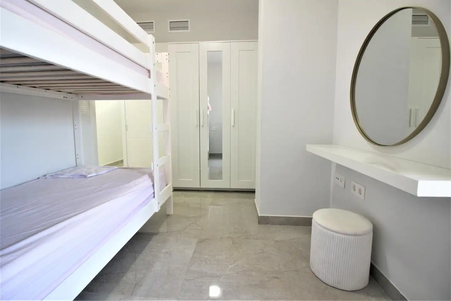 Bedroom of Flat for rent in Roquetas de Mar  with Terrace, Furnished and Community pool