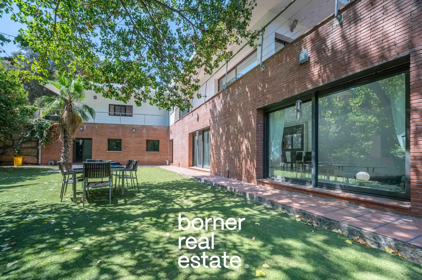 Vista exterior de Casa o chalet en venta en Sant Cugat del Vallès con Aire acondicionado, Calefacción y Jardín privado