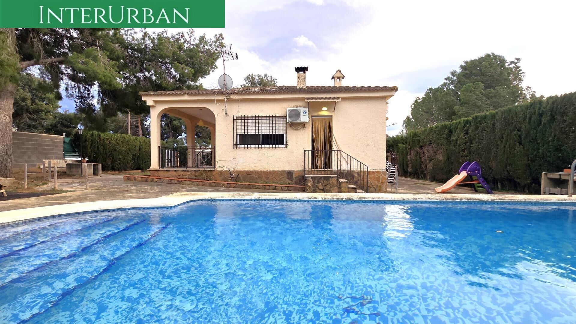 Vista exterior de Casa o xalet en venda en Llíria amb Aire condicionat, Jardí privat i Terrassa