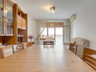 Casa amb balcó en venda a Artigues - Llefià