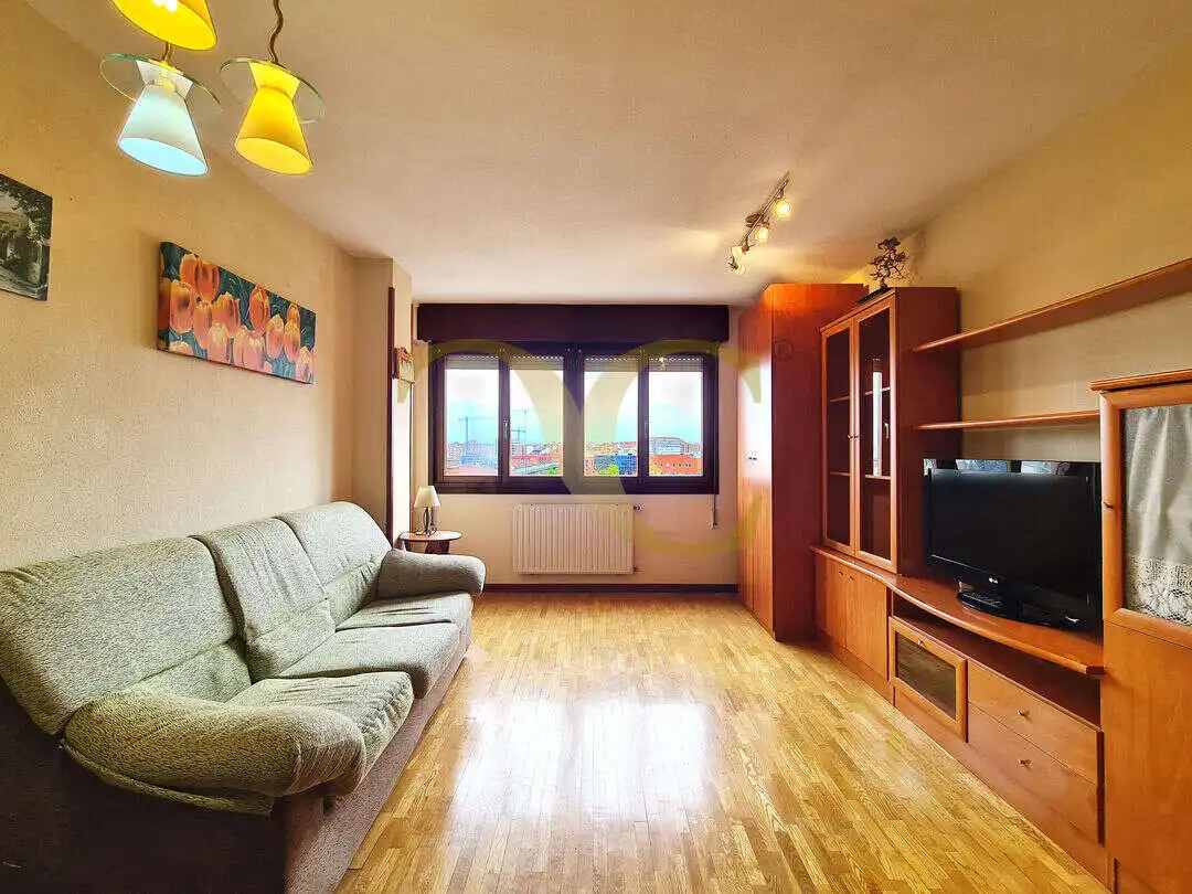 Sala d'estar de Pis en venda en Gijón  amb Calefacció, Terrassa i Moblat