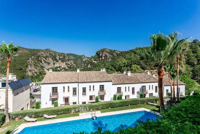 Casa adosada en Alquiler en N/A, -1 en Benahavís pueblo