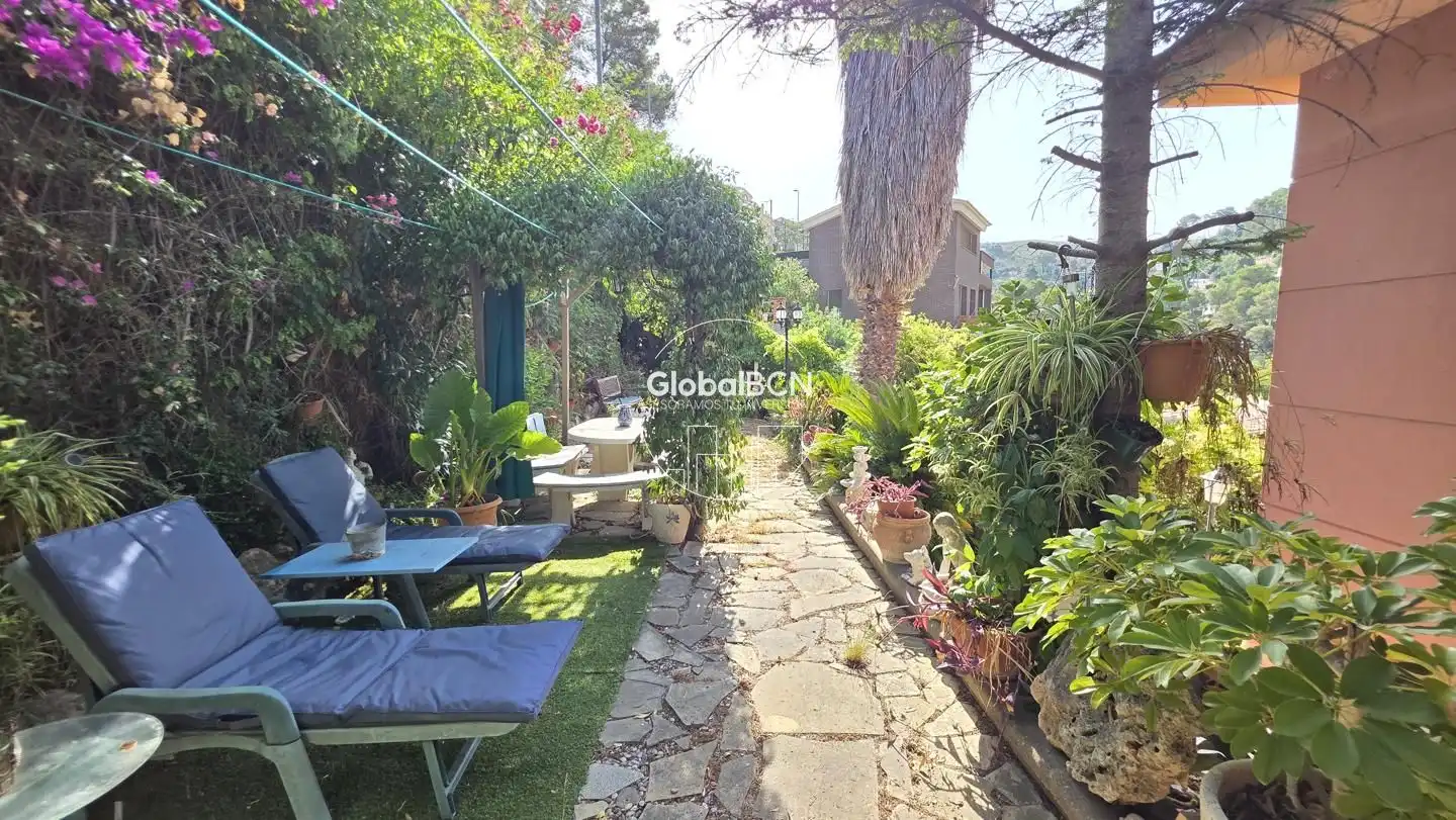 Casa a schiera con giardino in vendita a Avinguda dels Països Catalans, imagen 2