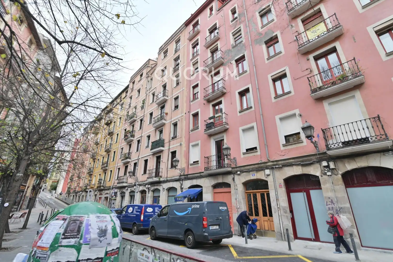 Exterior view of Flat for sale in Bilbao   with Furnished, Balcony and Jacuzzi