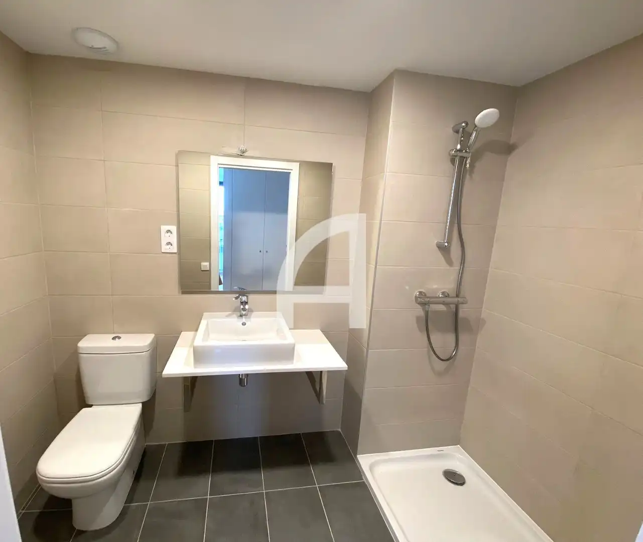 Baño de Piso en venta en Terrassa con Aire acondicionado, Calefacción y Terraza