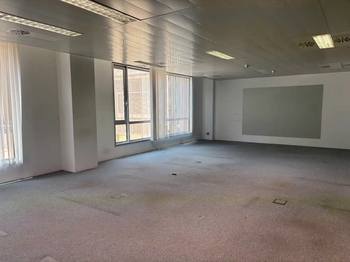 Büro zum Verkauf in Barcelona mit Klimaanlage, Heizung und Internet