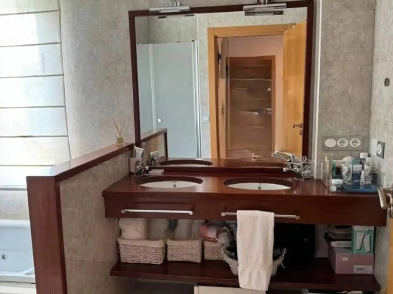 Badezimmer von Haus oder Chalet zum Verkauf in Plasencia mit Klimaanlage und Terrasse