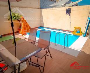 Piscina de Casa adosada en venda en Guadalcázar amb Aire condicionat i Piscina