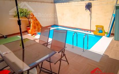 Piscina de Casa adosada en venda en Guadalcázar amb Aire condicionat i Piscina