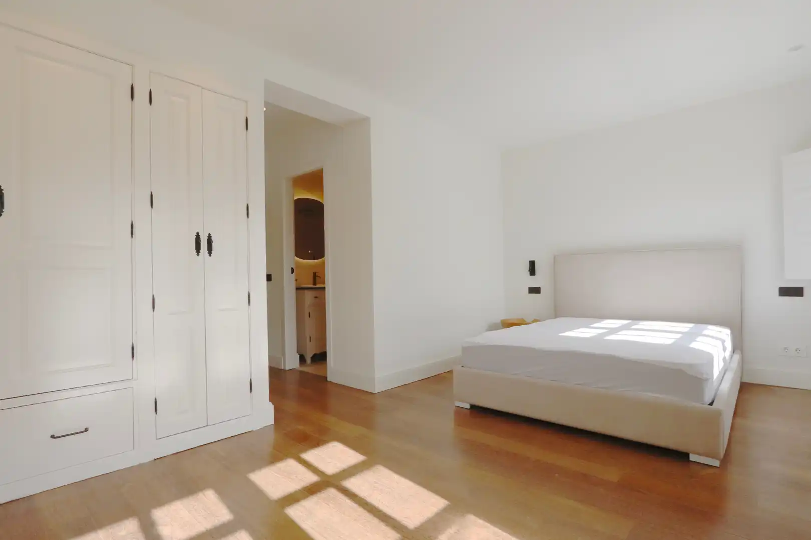 Dormitori de Casa o xalet de lloguer en Madrid amb Aire condicionat, Calefacció i Jardí privat