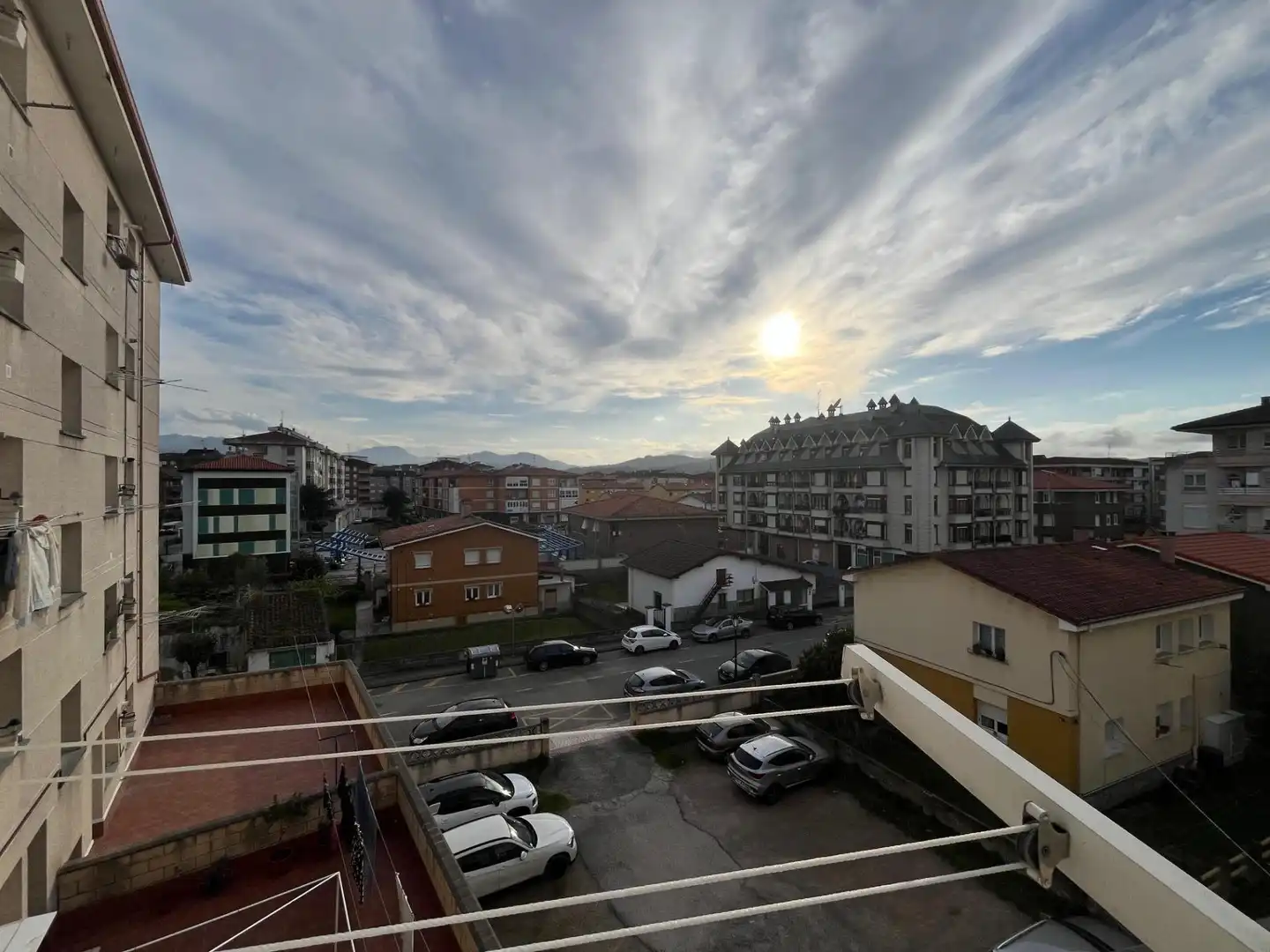 Vista exterior de Piso en venta en Colindres con Calefacción, Terraza y Amueblado