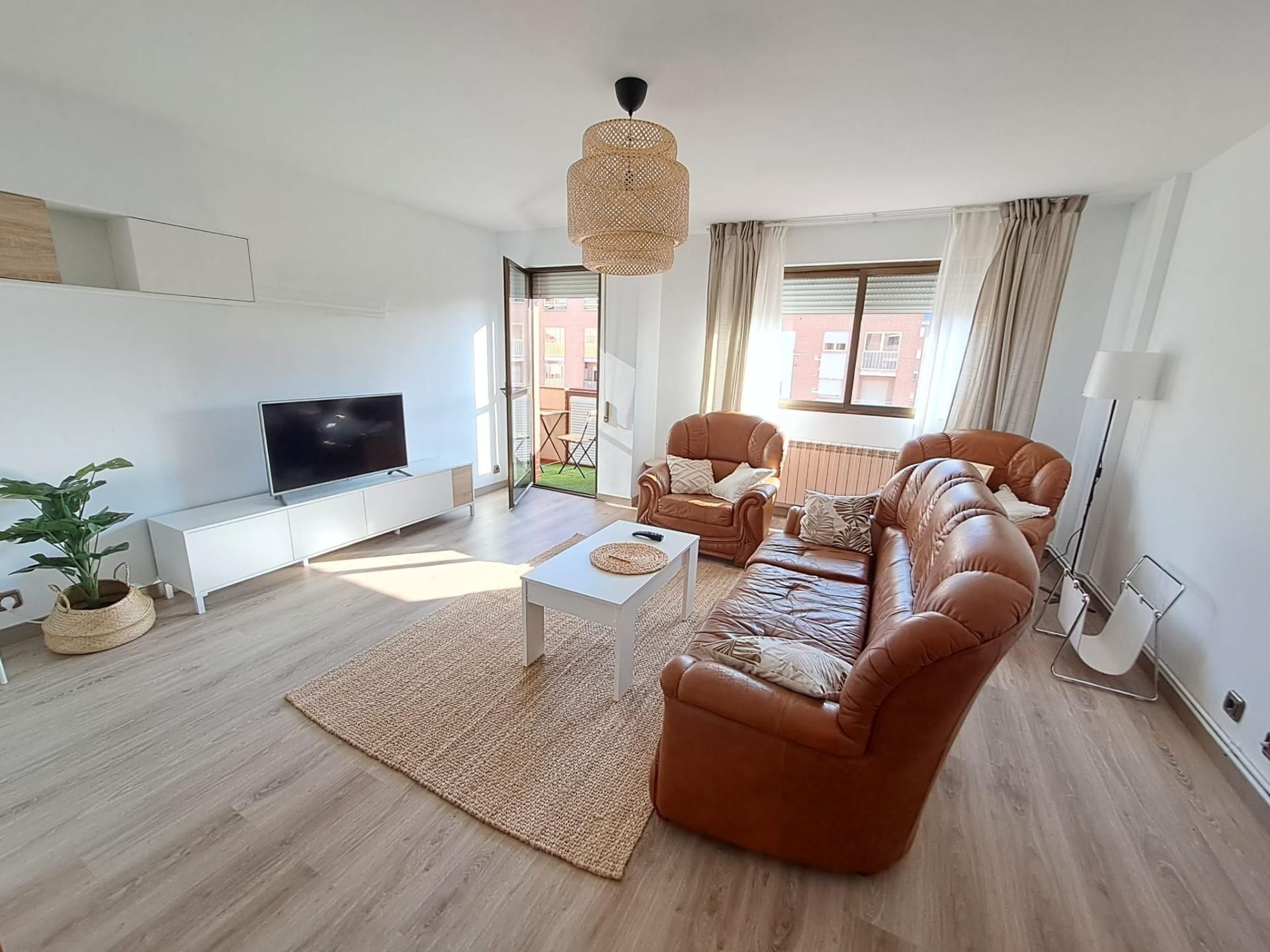 Sala d'estar de Pis de lloguer en Ponferrada amb Calefacció