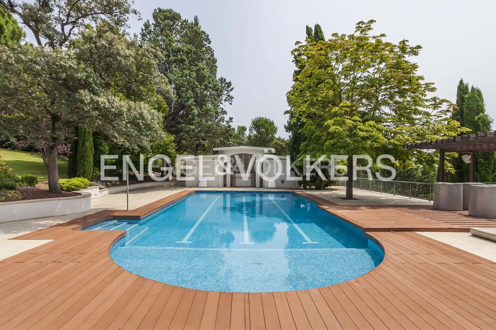 Piscina de Casa o xalet de lloguer en La Moraleja amb Aire condicionat, Calefacció i Jardí privat