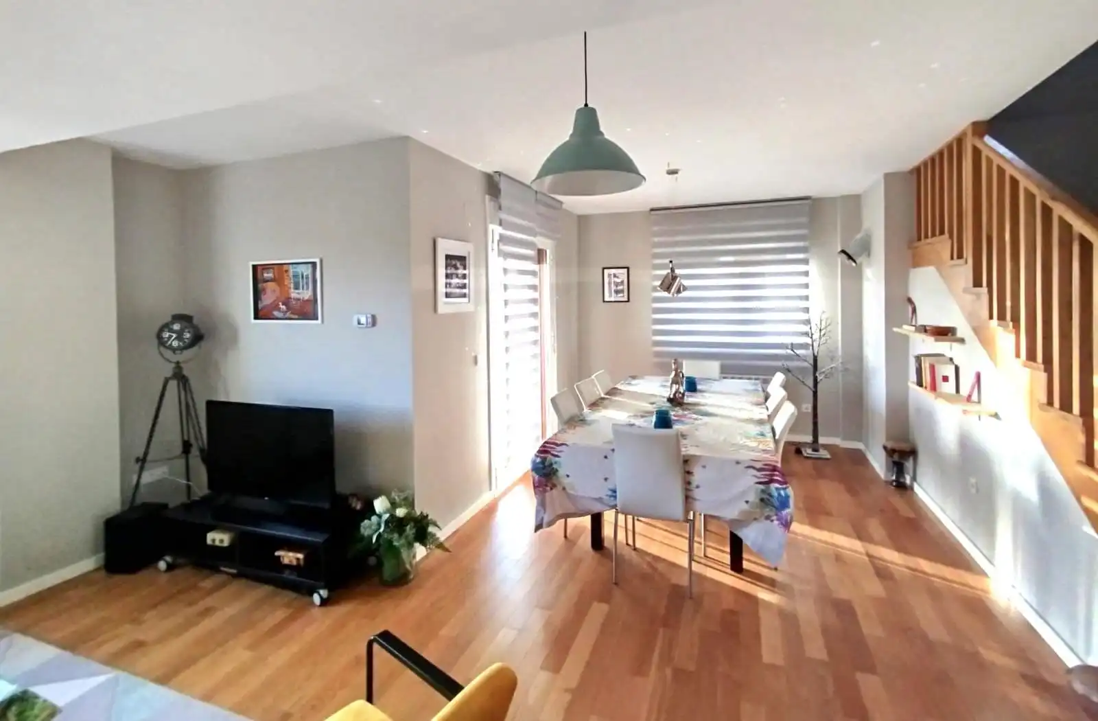 Comedor de Casa adosada en venta en Valverde de la Virgen con Calefacción, Jardín privado y Parquet