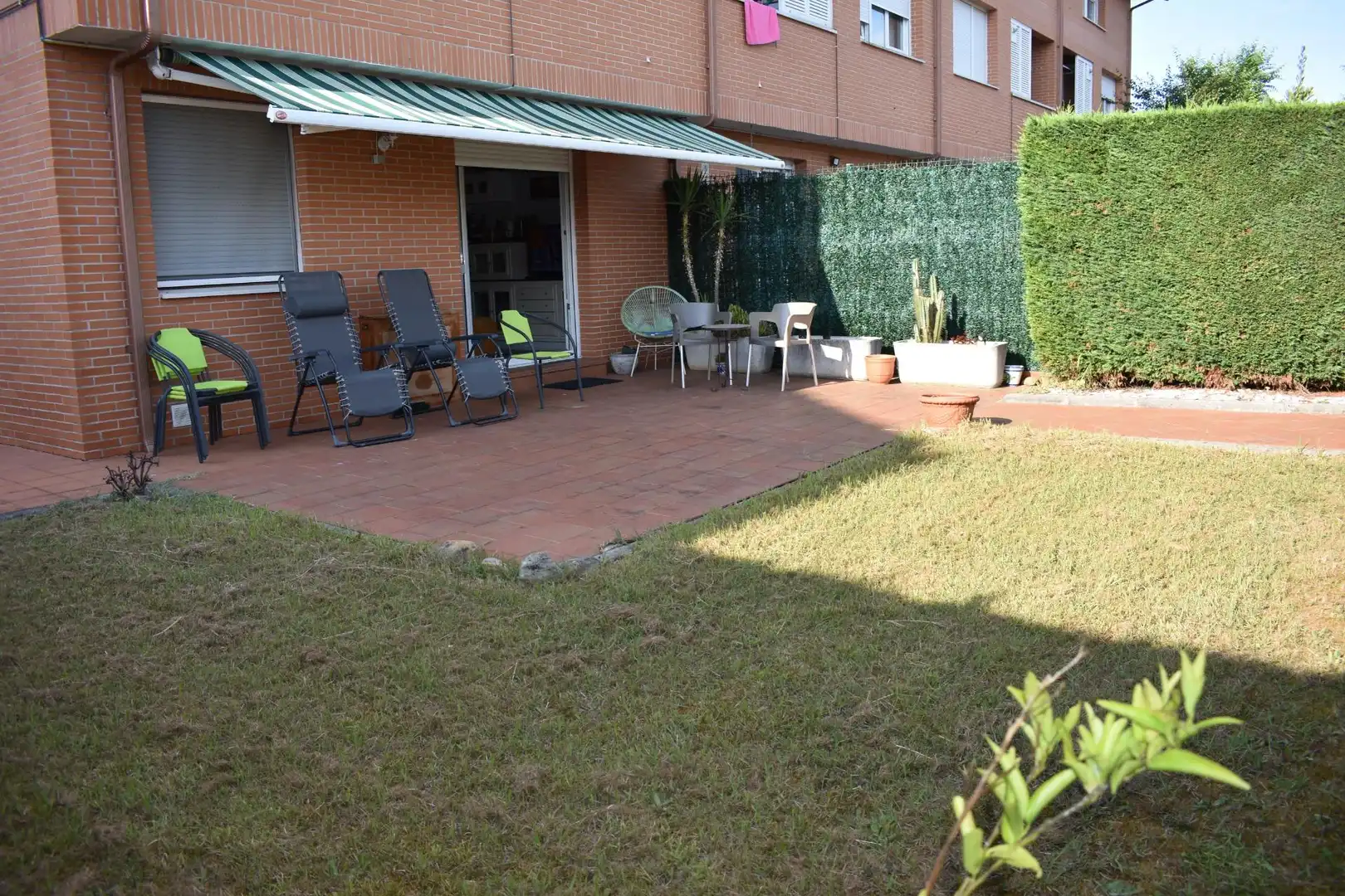 Terrasse von Erdgeschoss zum Verkauf in Penagos mit Heizung, Privatgarten und Gemeinschaftspool