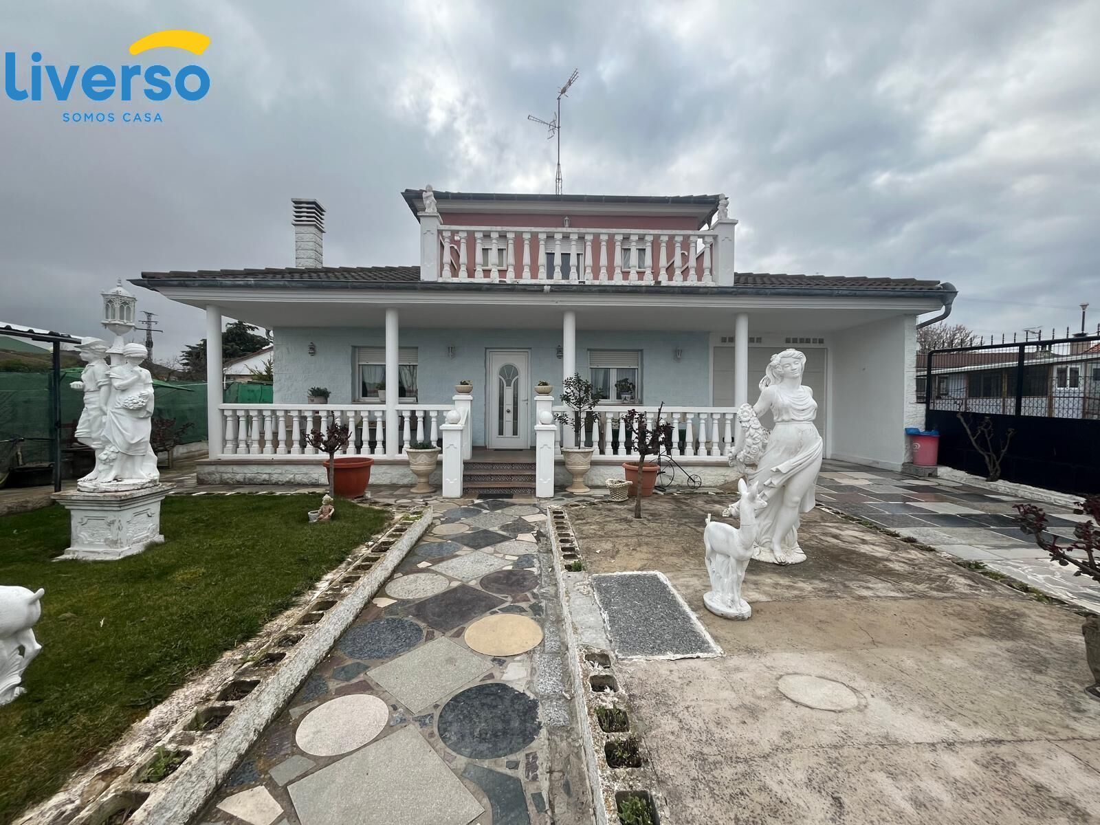 Vista exterior de Casa o xalet en venda en Briviesca amb Calefacció, Jardí privat i Terrassa