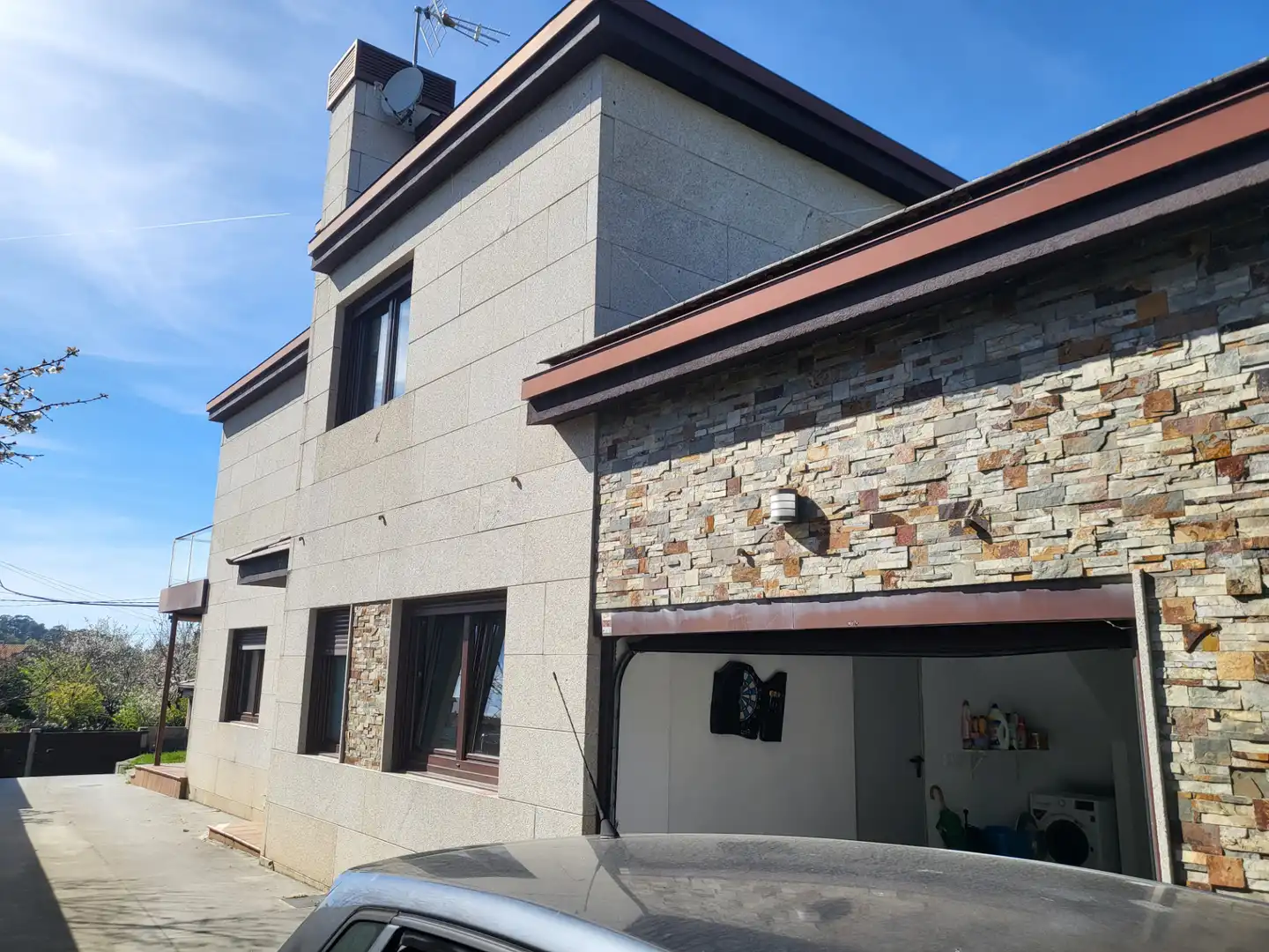 Vista exterior de Casa o chalet en venta en Vigo  con Calefacción, Jardín privado y Terraza