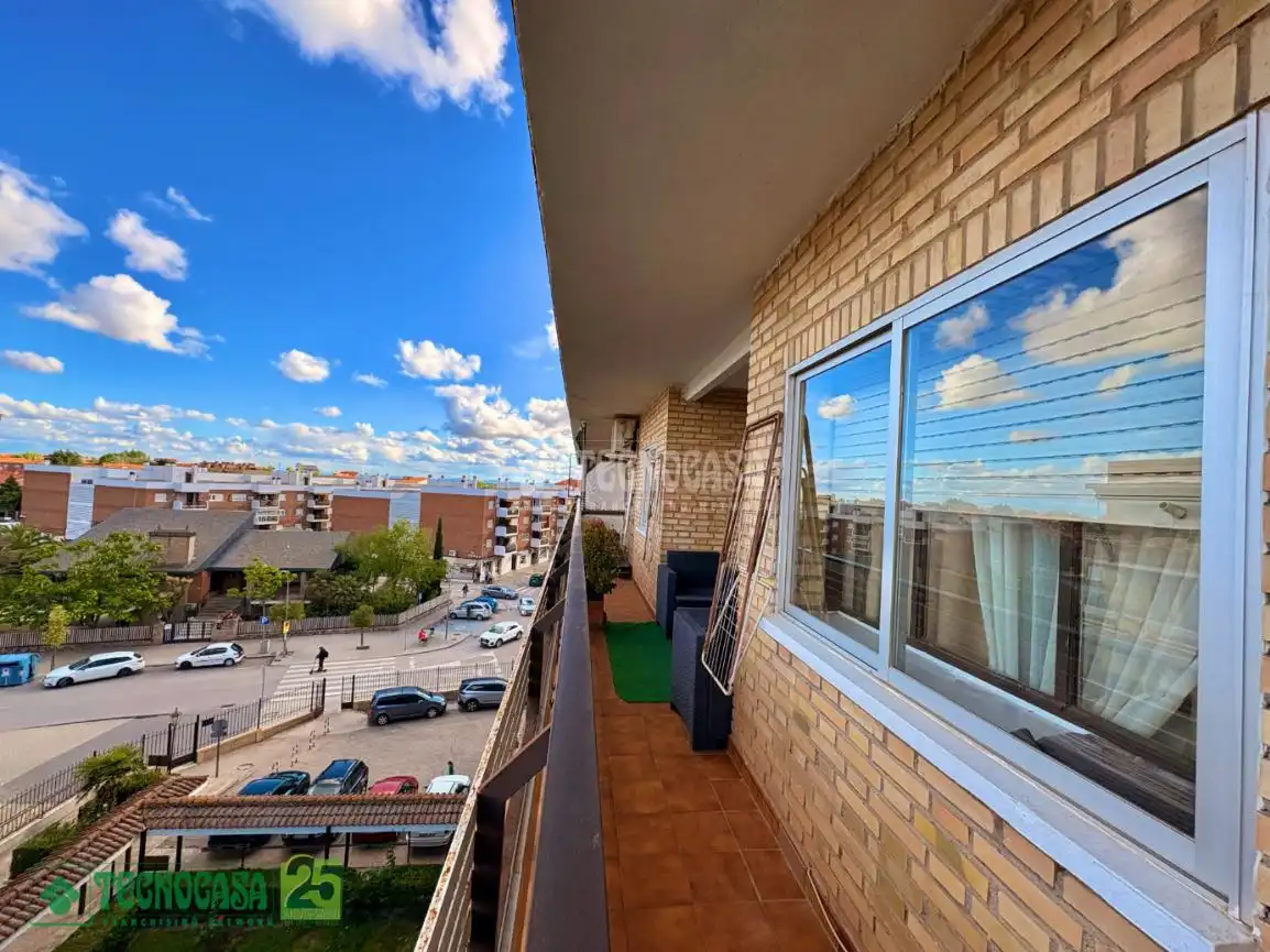 Vista exterior de Pis en venda en Ocaña amb Calefacció, Terrassa i Moblat
