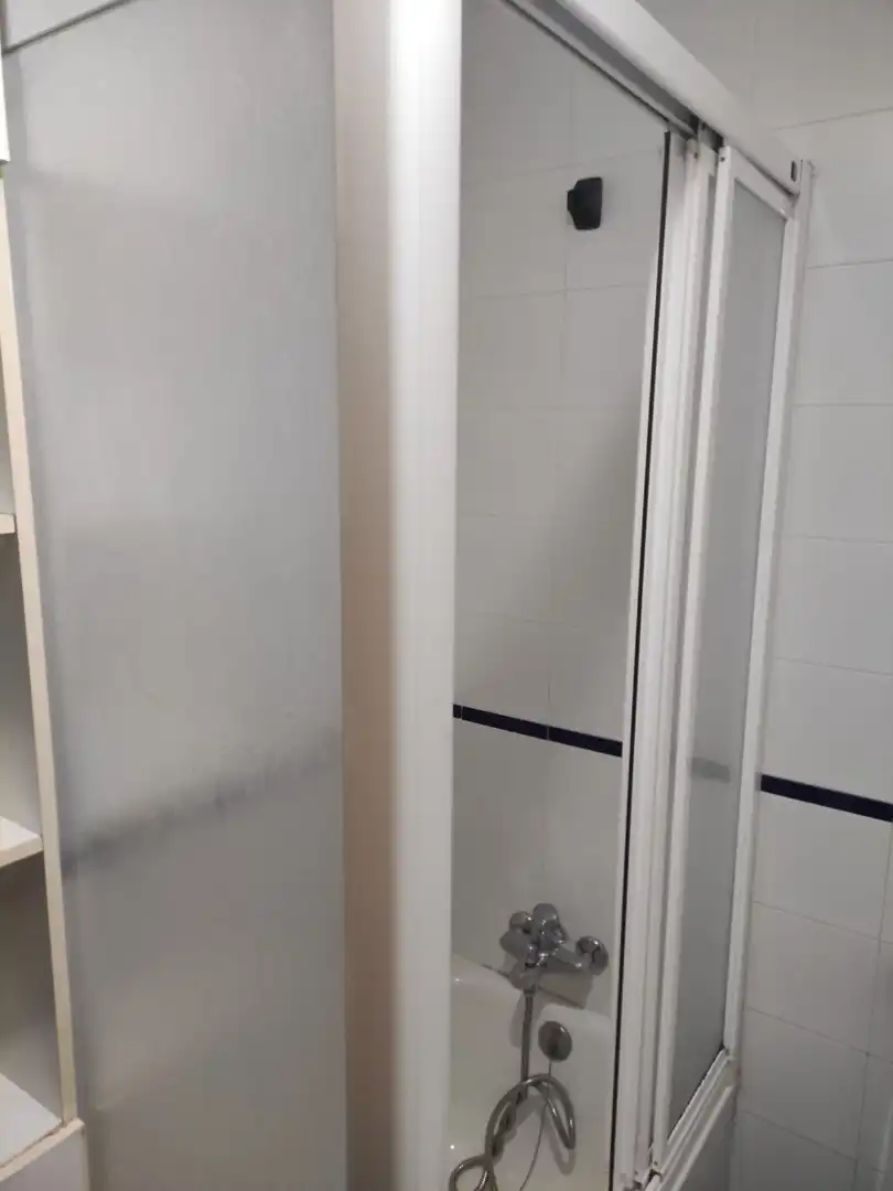 Bathroom of Study for rent in Salamanca  with Parquet flooring, Furnished and Washing machine