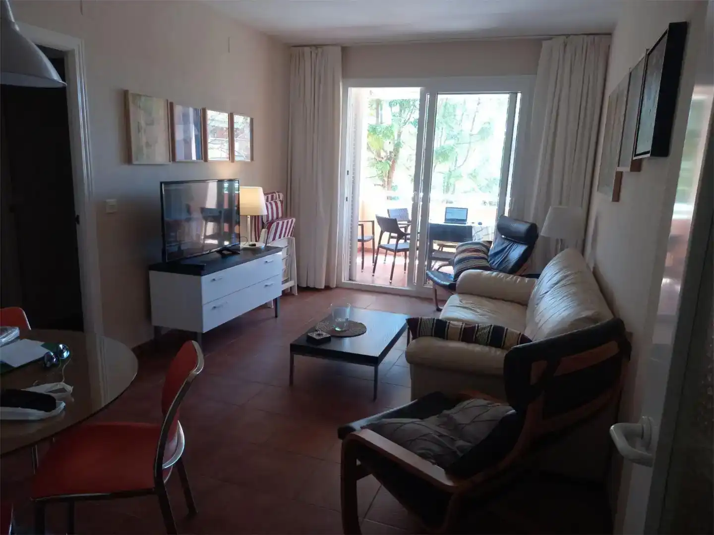 Sala d'estar de Apartament de lloguer en Islantilla amb Jardí privat, Piscina i Moblat