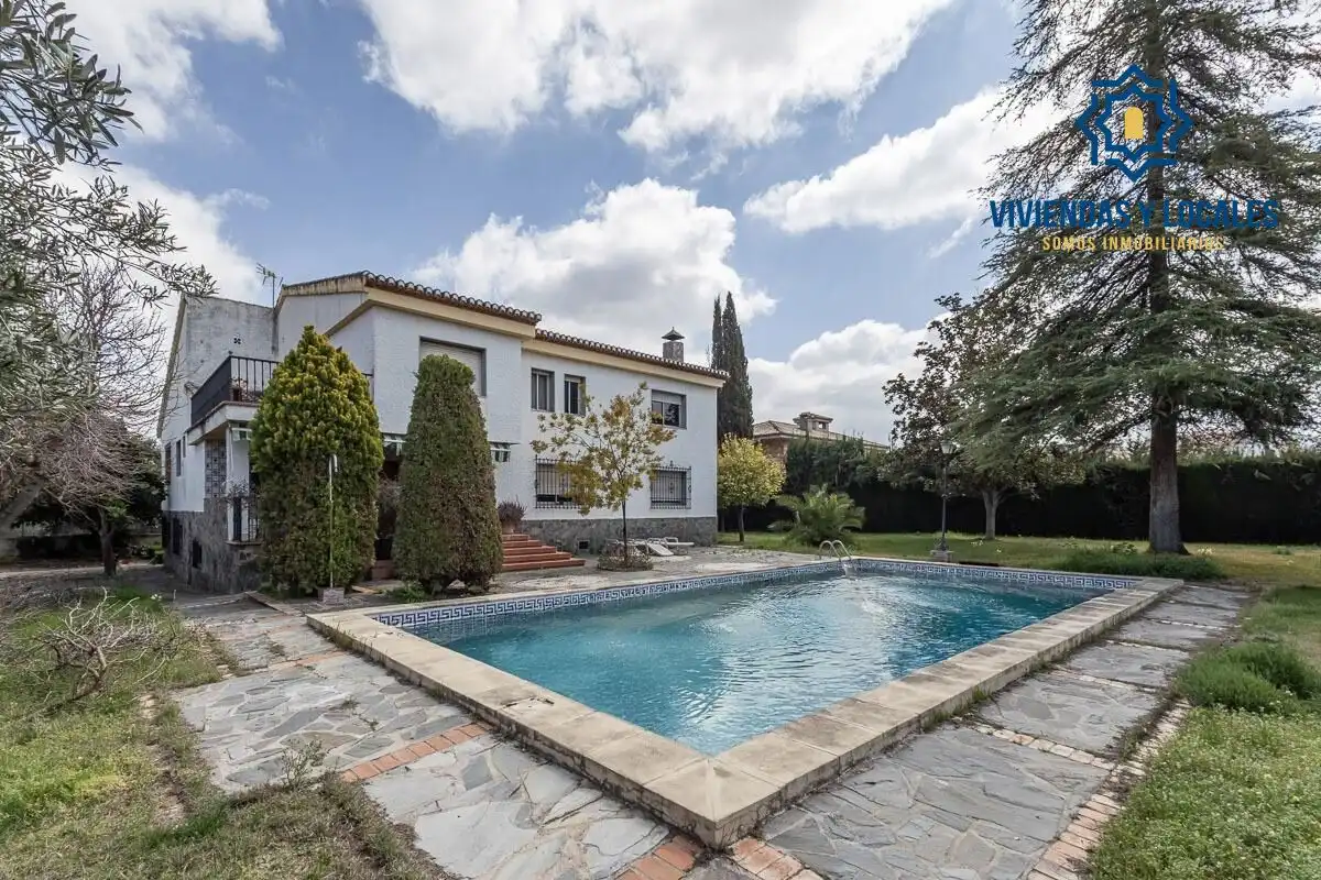 Casa amb piscina en venda a Calle GERANEO
