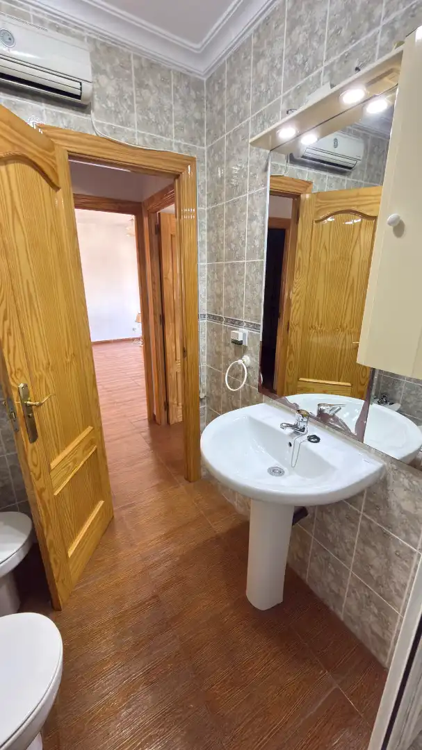 Baño de Piso de alquiler en Málaga con Aire acondicionado, Terraza y Horno