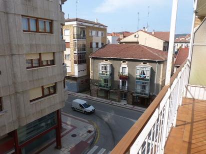 Außenansicht von Wohnung zum verkauf in Villarcayo de Merindad de Castilla la Vieja mit Balkon