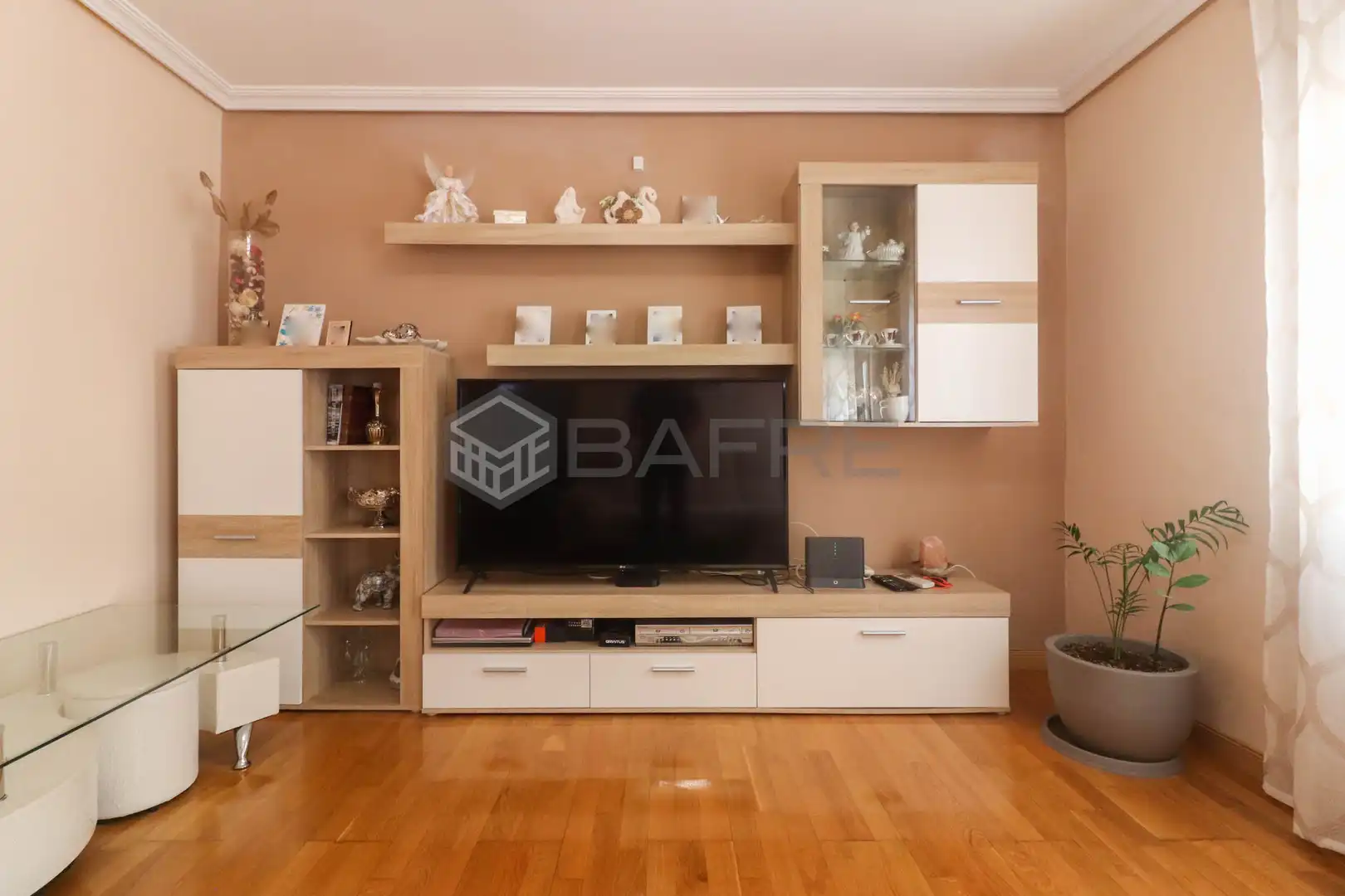 Living room of Flat for sale in Madrid  with Air Conditioner, Heating and Parquet flooring