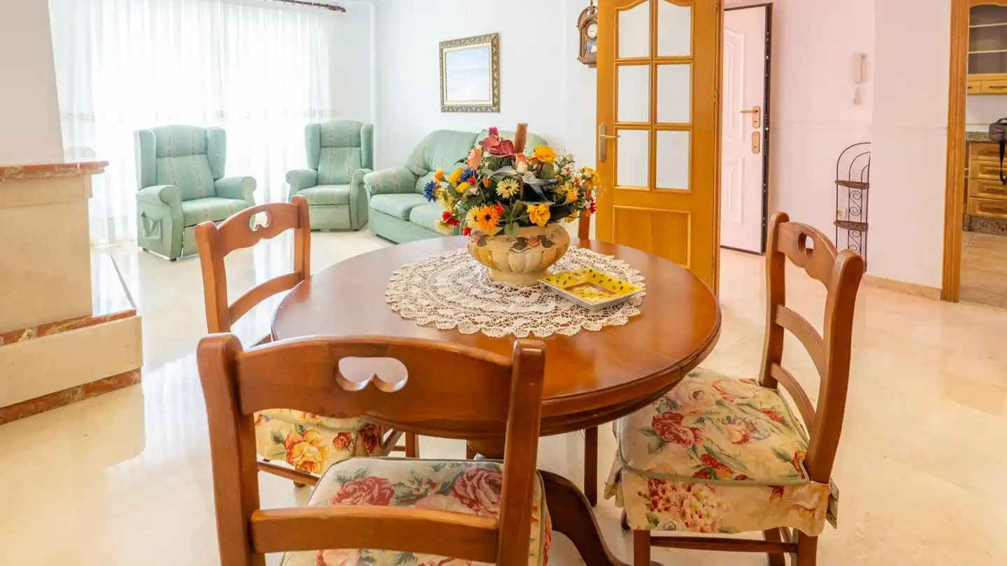 Menjador de Casa o xalet en venda en Elche / Elx amb Aire condicionat, Jardí privat i Terrassa
