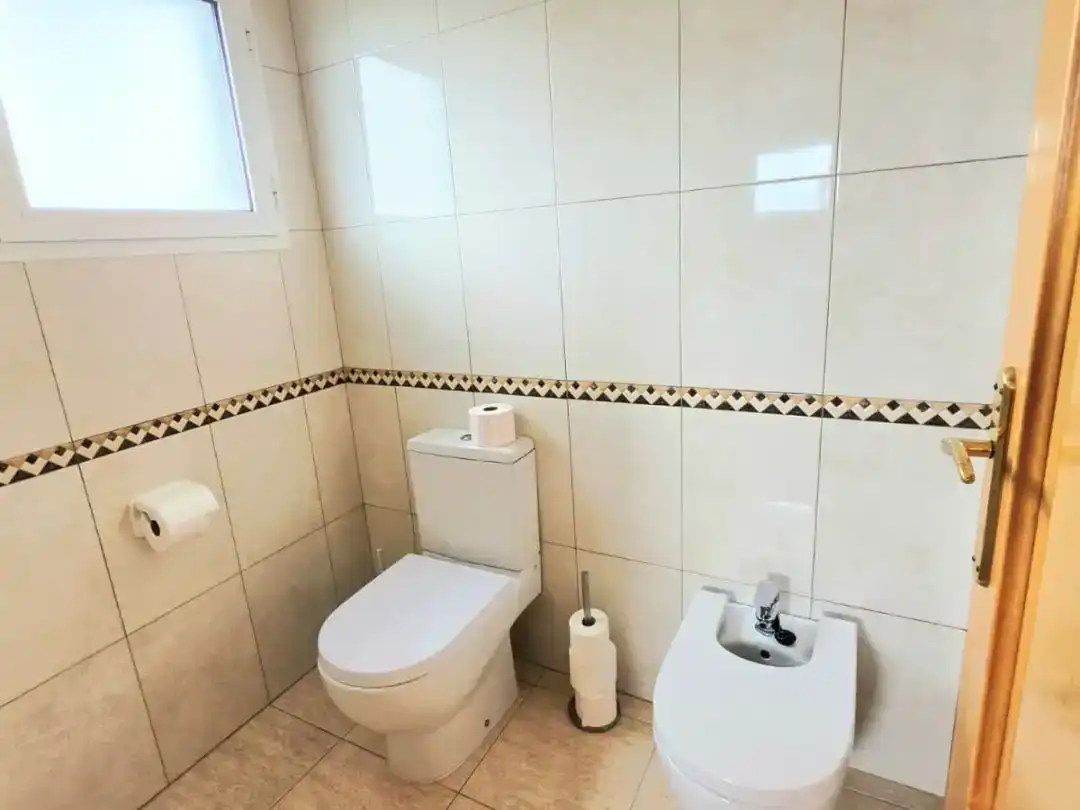 Badezimmer von Wohnung zur Miete in Gata de Gorgos mit Klimaanlage, Privatgarten und Schwimmbad