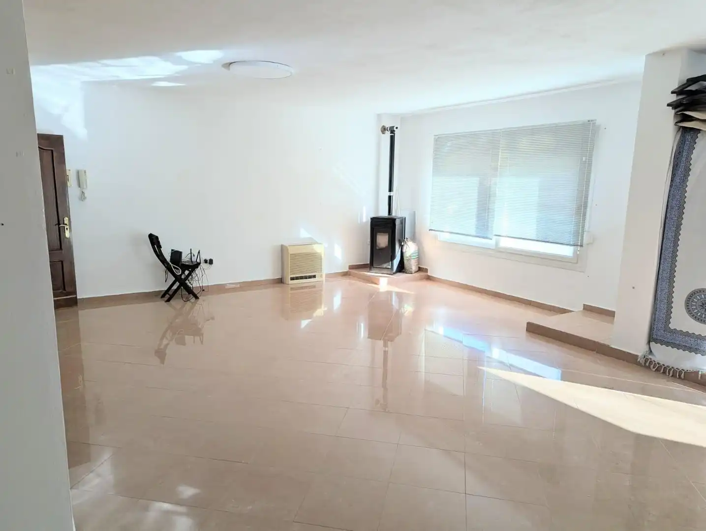 Sala d'estar de Casa o xalet en venda en Guaro amb Calefacció, Terrassa i Traster
