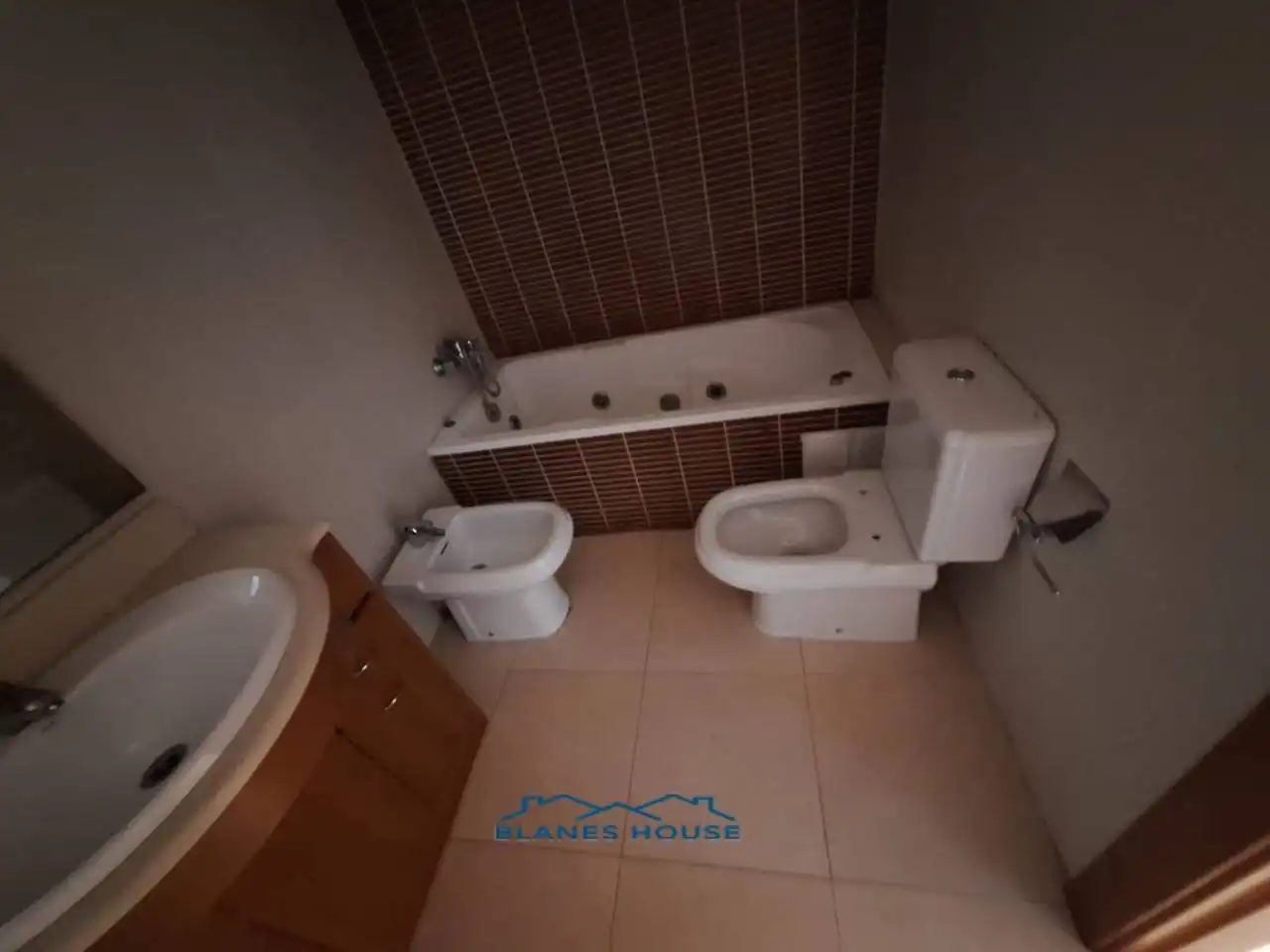 Baño de Piso en venta en Blanes con Aire acondicionado y Terraza