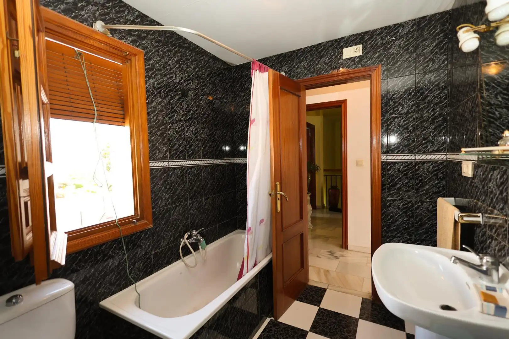 Bany de Casa o xalet en venda en Las Gabias amb Aire condicionat, Piscina i Balcó