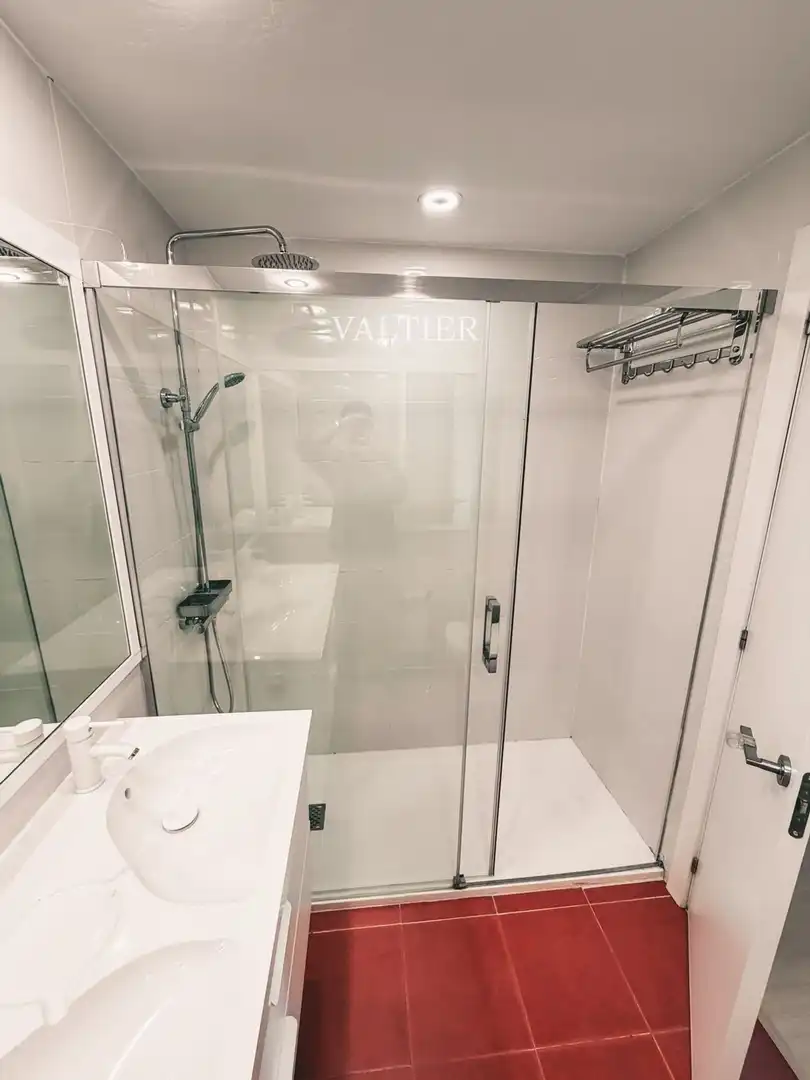 Baño de Piso de alquiler en Madrid con Aire acondicionado y Terraza