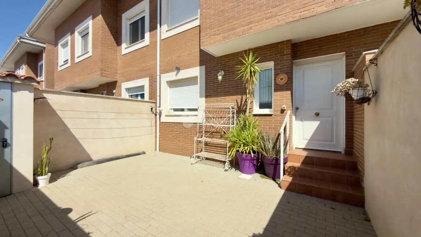 Casa pareada en venta en Marchamalo, imagen 2