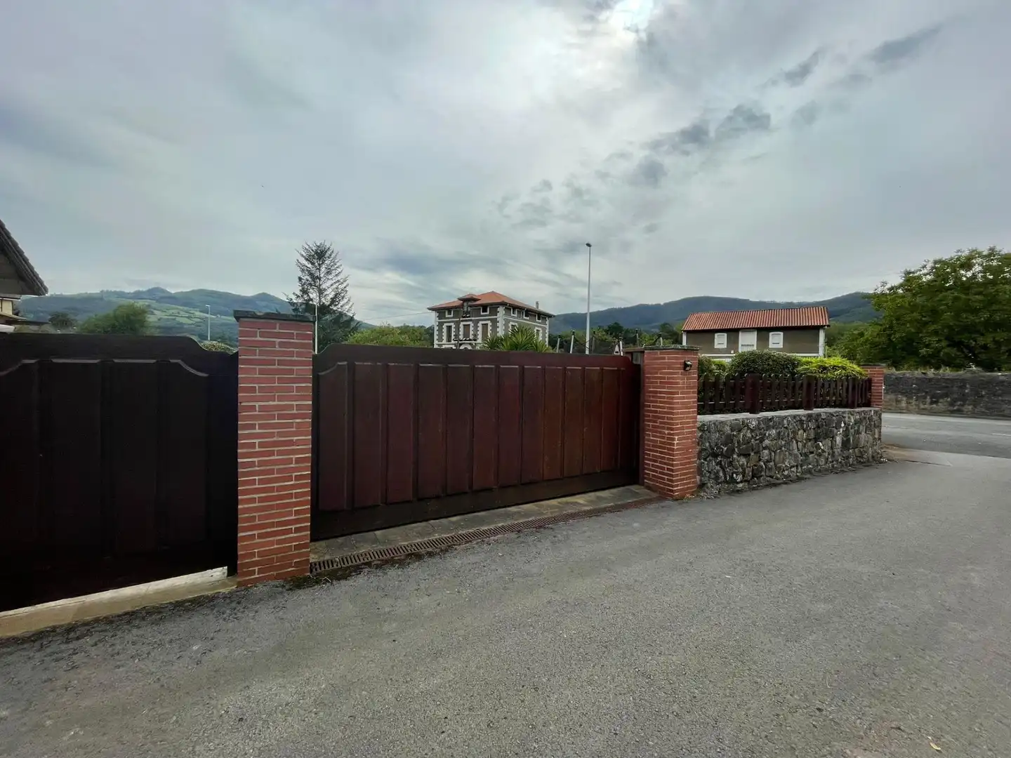Vista exterior de Casa adosada en venta en Guriezo con Calefacción, Jardín privado y Terraza