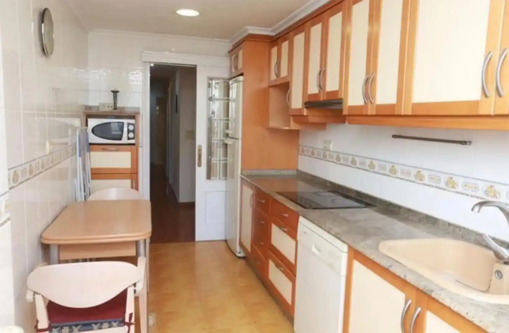 Cuina de Apartament de lloguer en  Valencia Capital amb Aire condicionat