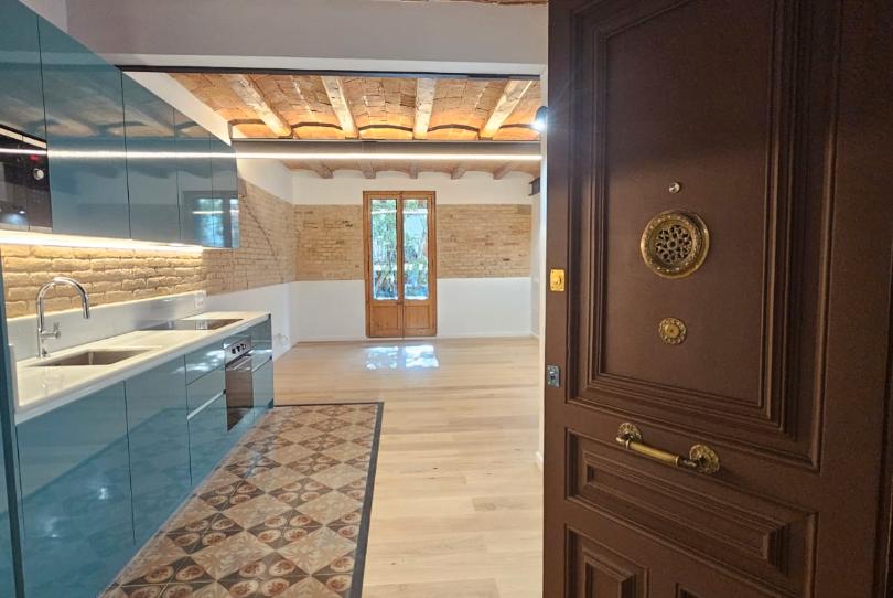 Photo 1 of Flat for sale in Carrer de la Concòrdia, El Poble Sec - Parc de Montjuïc, Barcelona