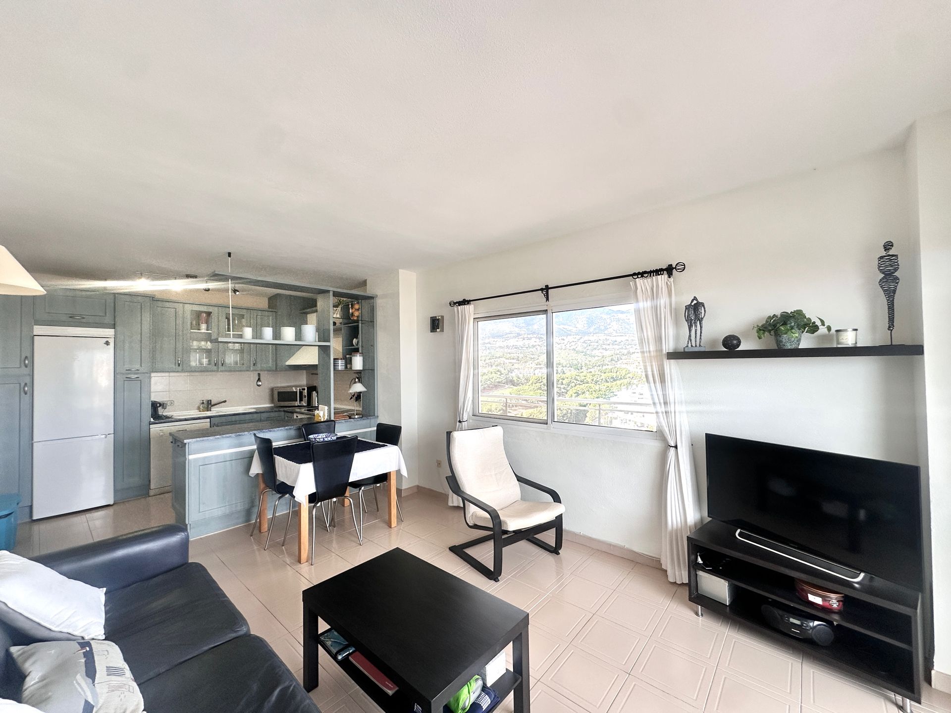 Living room of Apartment for sale in Benalmádena  with Terrace, Furnished and Oven