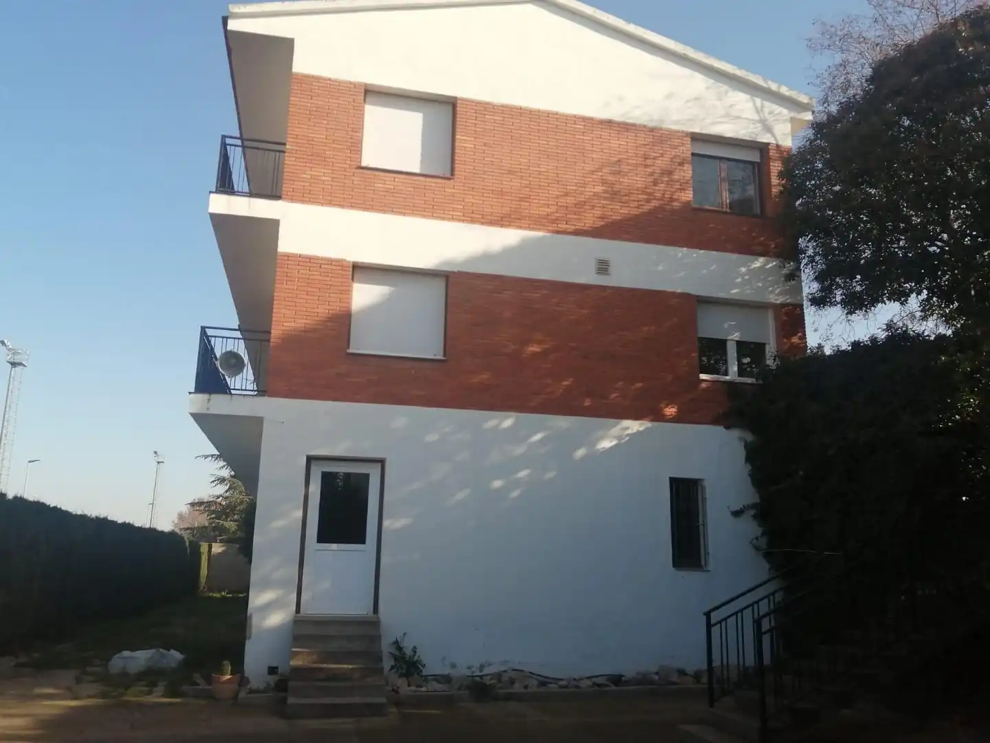 Vista exterior de Casa o xalet en venda en Tàrrega amb Jardí privat, Terrassa i Traster