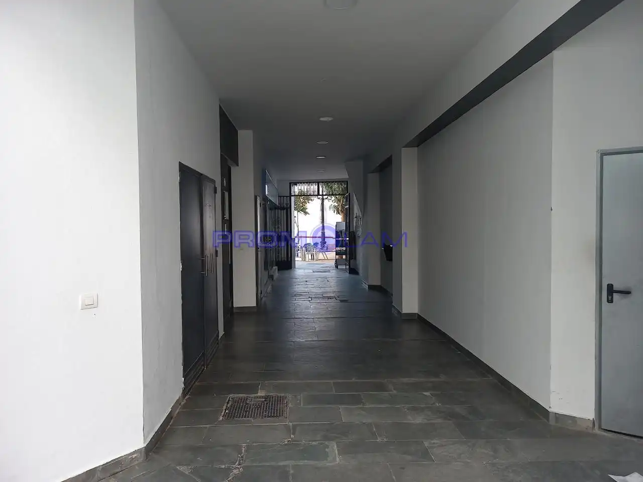 Gewerbefläche zum Verkauf in Plaza Virgen de los Reyes, imagen 3