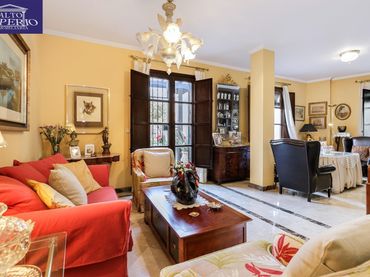 Casa aparellada amb jardí en venda a DEL CHAPIZ