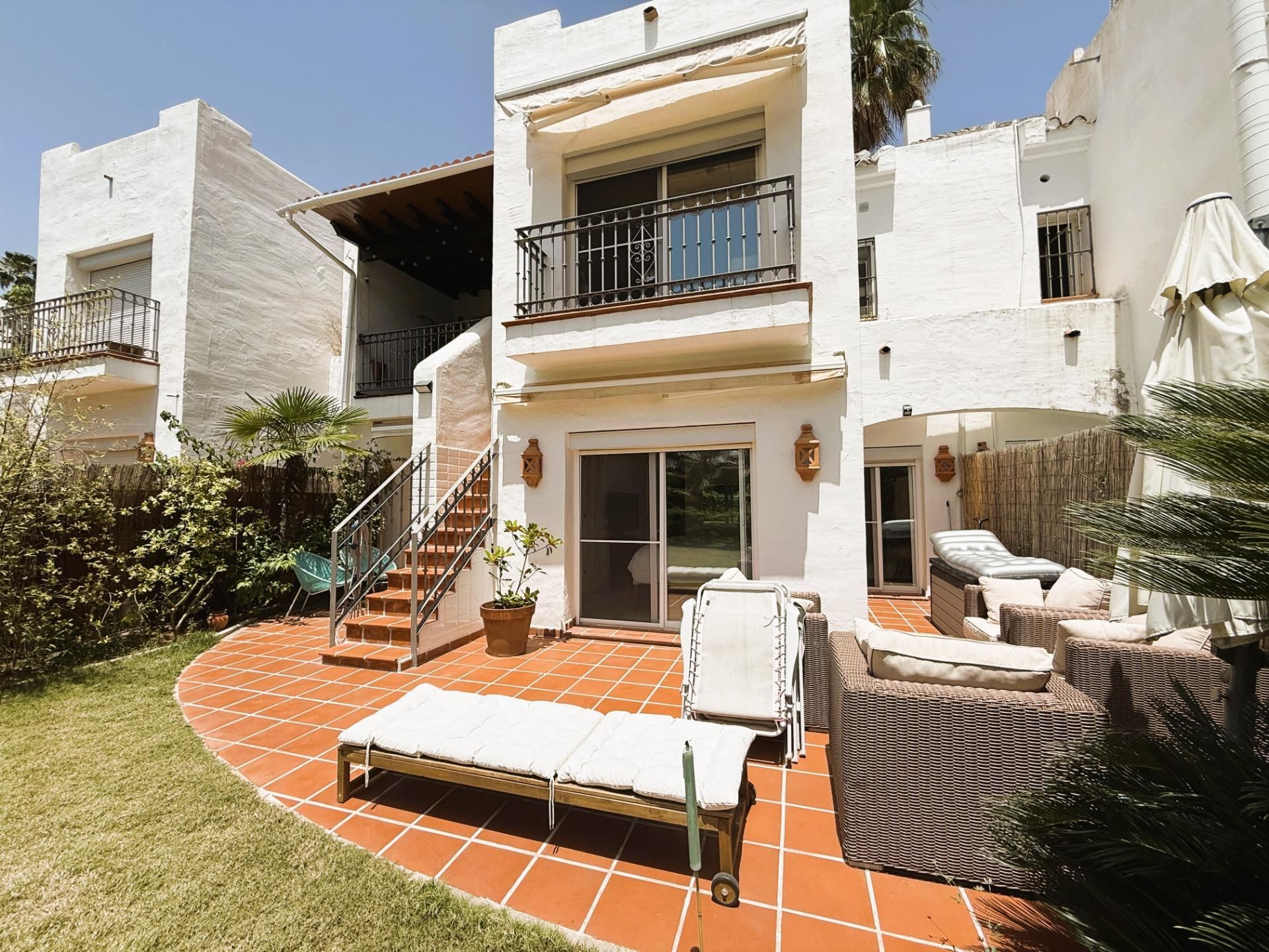 Jardí de Casa adosada en venda en Istán amb Jardí privat, Terrassa i Piscina comunitària