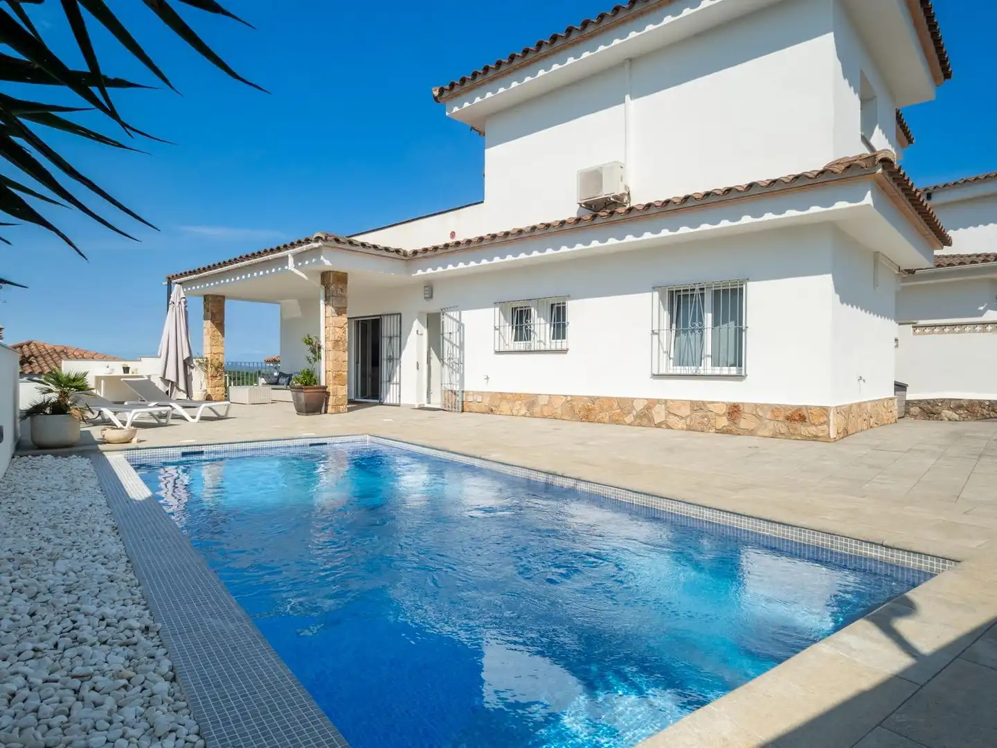 Casa con piscina en venta en Carrer VALL D'ARAN