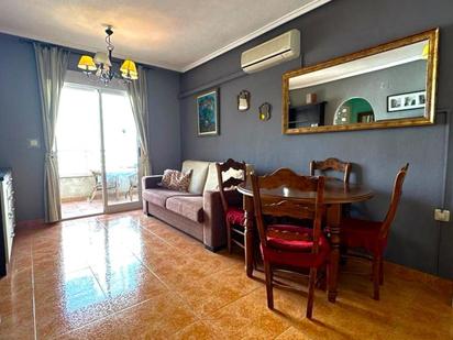 Sala d'estar de Apartament en venda en Torrevieja amb Aire condicionat, Terrassa i Moblat
