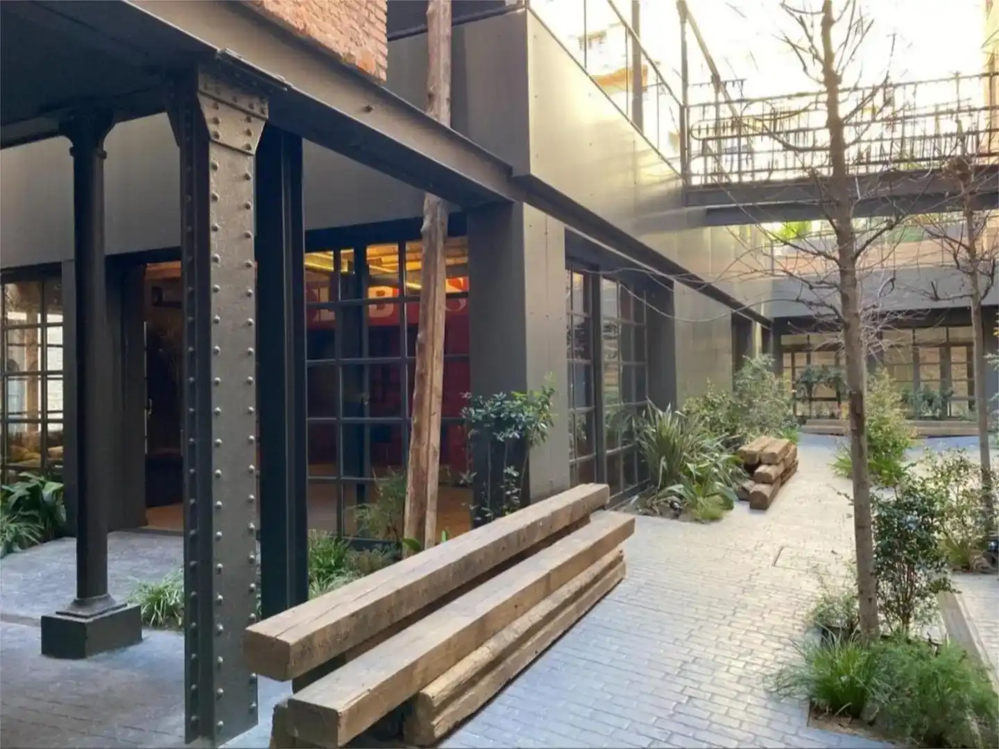 Außenansicht von Wohnung zur Miete in  Barcelona Capital mit Klimaanlage, Schwimmbad und Balkon